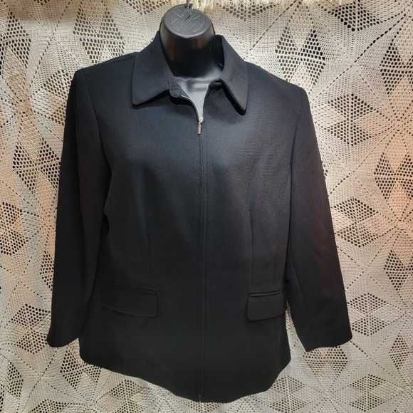 Jones Wear size 10 slacks and jacket. Black - Picture 14 of 15